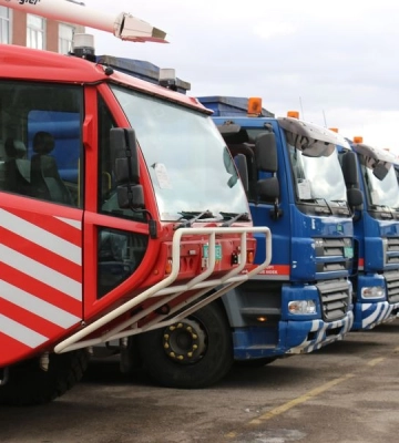 Рятувальники Харківщини отримали автомобіль аеродромного гасіння та 6 вантажівок