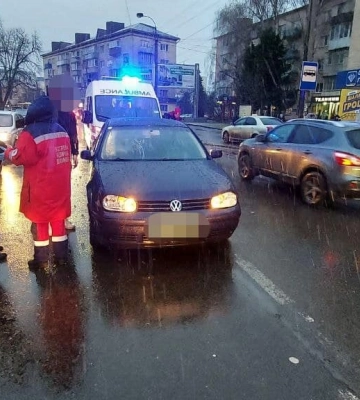 У центрі Рівного під авто потрапив неповнолітній пішохід