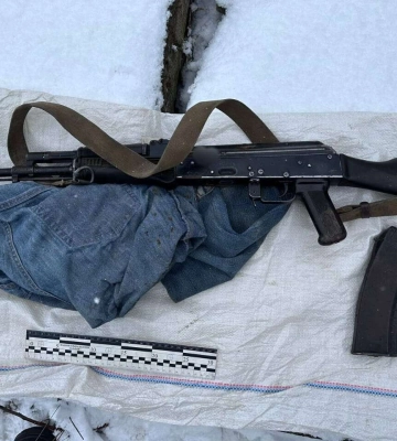 У Новомосковському районі чоловік торгував зброєю та боєприпасами