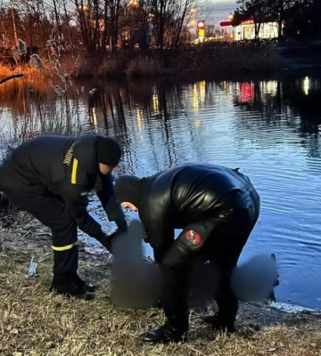 У Дніпрі з Ломівського каналу рятувальники дістали тіло чоловіка