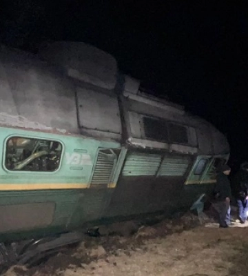 Потяг «Київ-Варшава» зійшов з колії біля мосту на Волині (ФОТО)