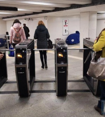 У Київському метрополітені припинили продаж паперових QR-квитків: у чому причина