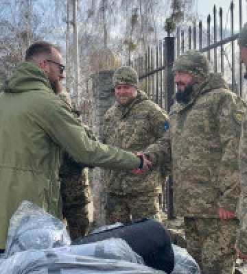Бійці ТРО Бучі отримали гуманітарну допомогу від чеських благодійників