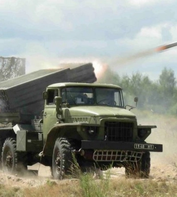Окупанти обстріляли Херсон з “Градів”: в місті близько 20 вибухів (ВІДЕО)