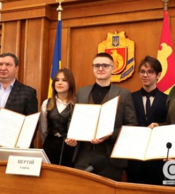 У Кропивницькому дитячий парламент підписав меморандум про співпрацю з обласною владою (фоторепортаж)