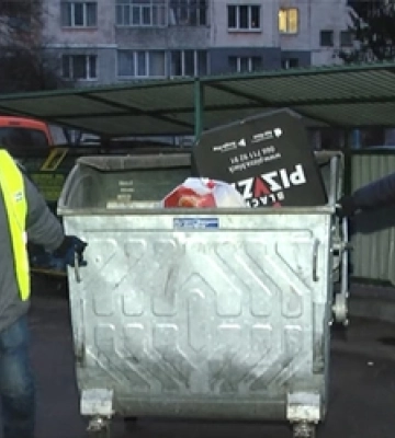 У Луцьку комунальникам заважають вивозити сміття (відео)
