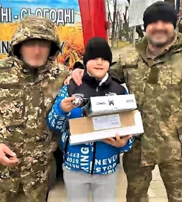 11-річний закарпатець передав допомогу військовим, які зараз у Бахмуті