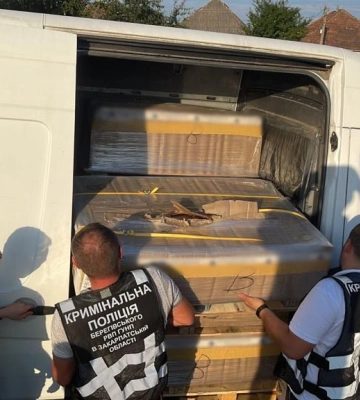 Двом митникам повідомлено про підозру за спричинення багатомільйонних збитків державі: злочинну схему службовців викрили співробітники поліції Закарпаття