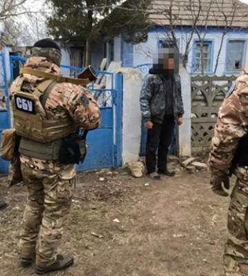 На деокупованій Херсонщини викрито зрадника, який &quot;здавав&quot; рашистам українських патріотів і тримав у себе арсенал російської зброї, - СБУ. ФОТОрепортаж