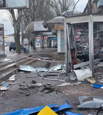 Через обстріл зупинки громадського транспорту в Херсоні загинули мінімум 6 людей