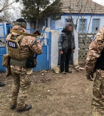На деокупованій Херсонщини викрито зрадника, який &quot;здавав&quot; рашистам українських патріотів і тримав у себе арсенал російської зброї, - СБУ. ФОТОрепортаж