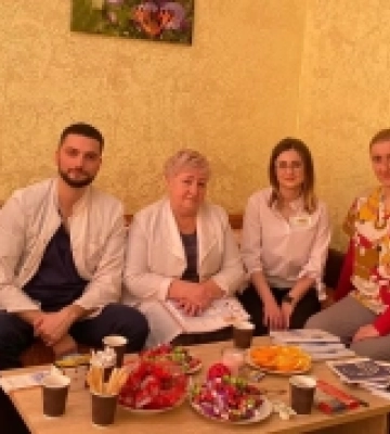 У Нововолинську педіатриня організовує зустрічі лікарів у «Групі рівних» завдяки проєкту USAID