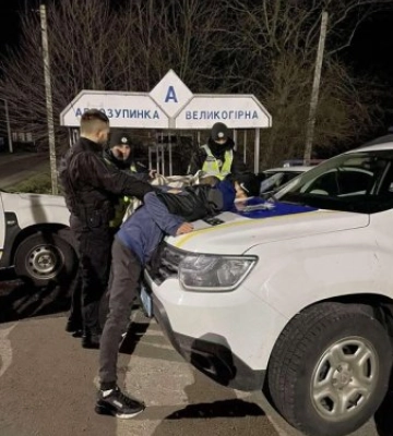 Поліція охорони Закарпаття допомогла затримати двох агресивних мукачівців