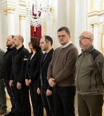 Такого не дозволяв собі ніхто. Мережа обговорює красномовне фото з Єрмаком