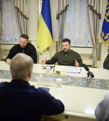Зеленский встретился с американскими конгрессменами в Киеве (видео)