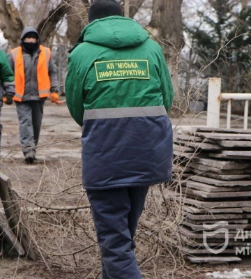 Дніпро піклується: у парку Шевченка наводять лад перед новим сезоном