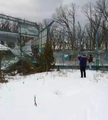 Полякам показали, що військові РФ накоїли в екопарку під Харковом (відео)