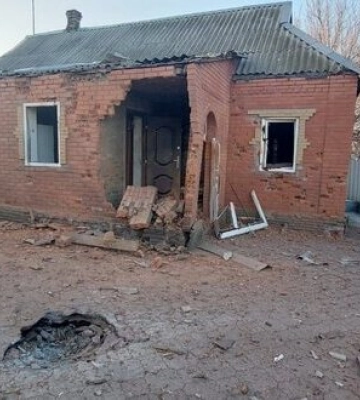 Ночью оккупанты из &quot;Градов&quot; обстреляли несколько населенных пунктов в Донецкой области, повреждены дома, школа, админздания, - ОВА. ФОТОрепортаж