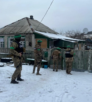 Затримано зрадника, який допомагав окупантам вивозити награбоване майно до Луганська і віддав свій будинок під казарму, - СБУ. ФОТО
