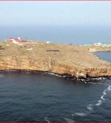 Ночью россияне сбросили четыре авиабомбы на остров Змеиный