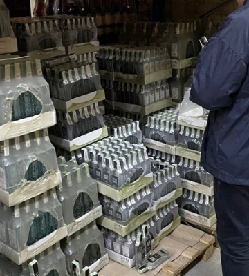 БЕБ викрило масштабне підпільне виробництво алкоголю на Кіровоградщині 