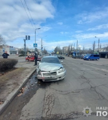 Миколаївська поліція встановлює обставини ДТП, в якій постраждали літні чоловік та жінка. ФОТО