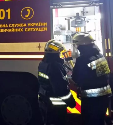 Пожежу гасили 11 рятувальників: у Дніпрі на Фланговій горів приватний будинок