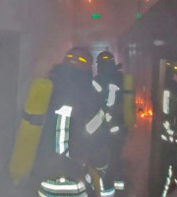 Вранці у Броварах горів офіс: рятувальники евакуювали трьох людей