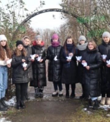 Молодь Дубна ушанувала Небесну сотню, вивісивши в місті «Ангелів пам’яті»