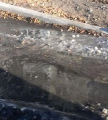 У Києві через комунальну НП дороги перетворилися на річки: фото та відео
