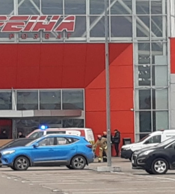 Вночі у двох ТРЦ на Рівненщині шукали вибухівку