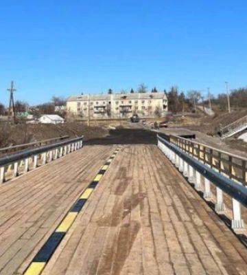 Завершено облаштування тимчасового мосту через річку Інгулець, що сполучає селище Калинівське та село Краснолюбецьк – Херсонська ОВА