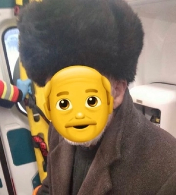 У Луцьку патрульні доставили додому дідуся, який загубився 