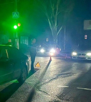В Одесі автомобіль збив жінку на регульованому пішохідному переході