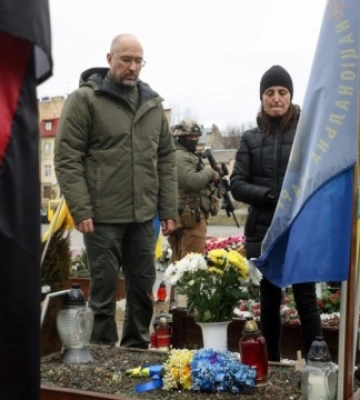 Шмигаль нагородив випускників Нацакадемії сухопутних військ