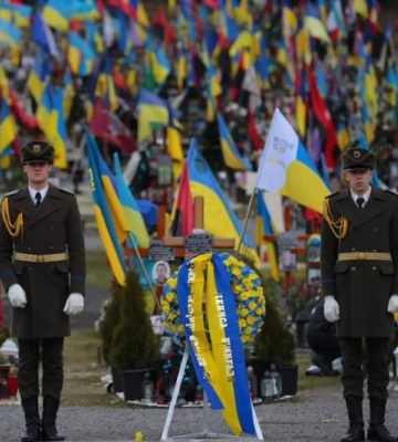 Шмигаль нагородив випускників Нацакадемії сухопутних військ