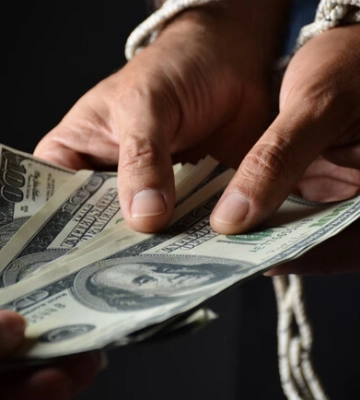 У Києві чиновник КМДА продавав місця на ярмарках за 500 доларів