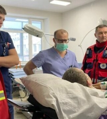 Уламок застряг за пару міліметрів від серця: у Львові врятували 16-річного підлітка з Бахмута