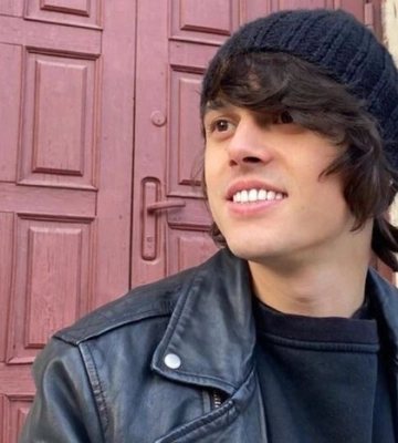 Співак Alekseev заявив, що і надалі співатиме російською