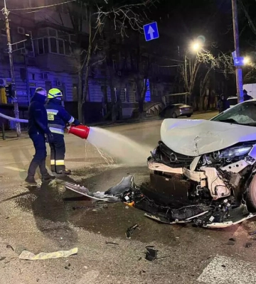 ДТП у центрі Дніпра: водія легковика госпіталізували до лікарні