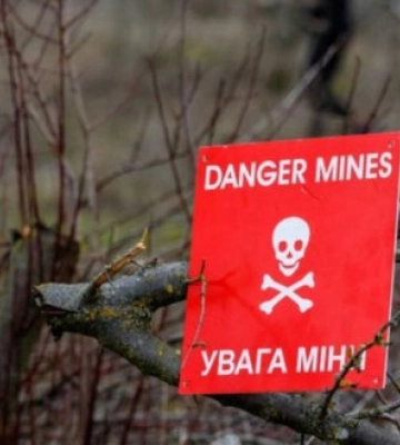 В Ізюмі на протипіхотній міні підірвалася жінка