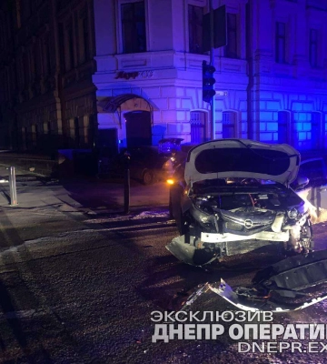 На Дніпропетровщині внаслідок зіткнення загорівся легковик: загинуло троє людей