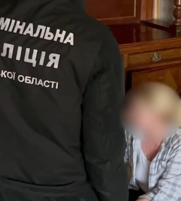 На Київщині викрили сутенерку, яка втягувала дівчат у проституцію