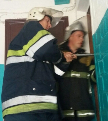 Не виходила на зв’язок: волинські рятувальники допомогли пенсіонерці, яка була зачинена в квартирі