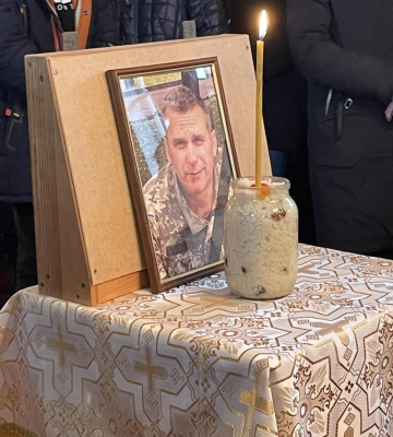 Овдовіла дружина, осиротіла донька: на Волині попрощалися із Героєм Олександром Бандурою