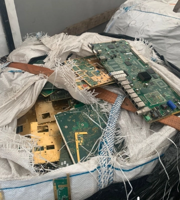 Волинських митників підозрюють у причетності до контрабанди золота і платини