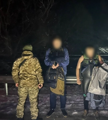 Майже ідеальна підробка: Закарпатські прикордонники виявили декілька підроблених документів
