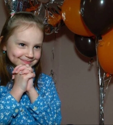 &quot;Купите на них танк&quot;: 6-летняя девочка из Бучи передала 10 тысяч гривен на ВСУ (ВИДЕО)