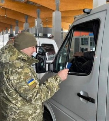 Черги на кордоні з ЄС на Закарпатті: Прикордонники попереджають