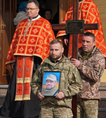 Мукачево прощається із полеглим захисником Маріуполя Андрієм Соскідою &quot;Адвокатом&quot; (ФОТО)